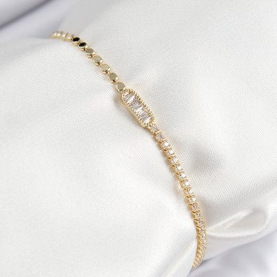 Pirinç Zirkon Taşlı Dikdörtgen Model Ezme Zincir Gold Renk Kadın Bileklik