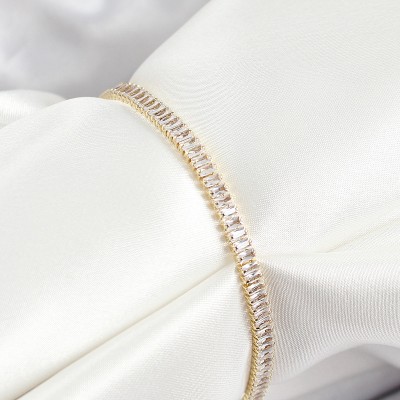 Pirinç Zirkon Taşlı İnce Su Yolu Model Gold Renk Kadın Bileklik