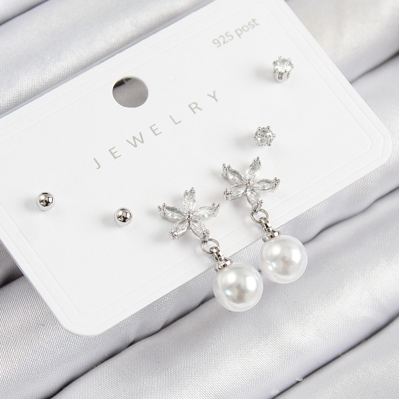 Pirinç Zirkon Taşlı İnci Sallantılı Çiçek Model Gümüş Renk 925 Ayar Gümüş Çivi Kadın Küpe Set