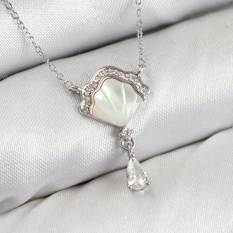 Pirinç Zirkon Taşlı İstiridye Model Gümüş Renk Kadın Kolye
