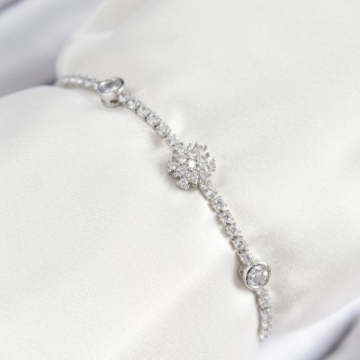 Pirinç Zirkon Taşlı Kar Tanesi Model Gümüş Renk Asansörlü Kadın Bileklik