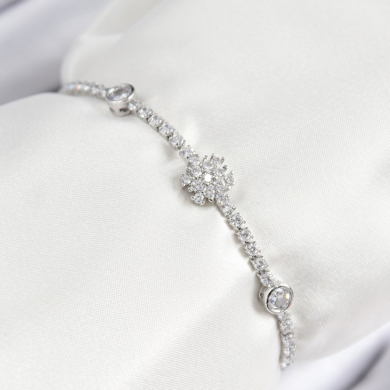 Pirinç Zirkon Taşlı Kar Tanesi Model Gümüş Renk Asansörlü Kadın Bileklik