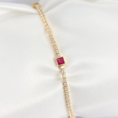 Pirinç Zirkon Taşlı Kare Model Gold Renk Kadın Bilekilk