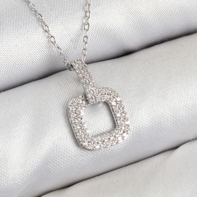 Pirinç Zirkon Taşlı Kare Model Gümüş Renk Kadın Kolye