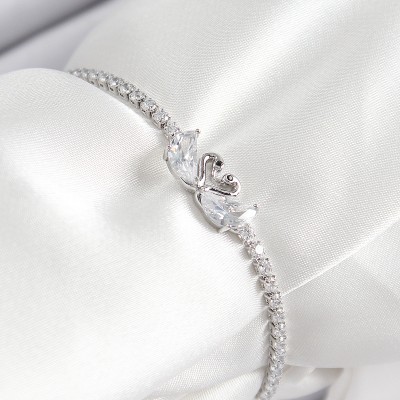 Pirinç Zirkon Taşlı Kuğu Model Gümüş Renk Asansörlü Kadın Bileklik