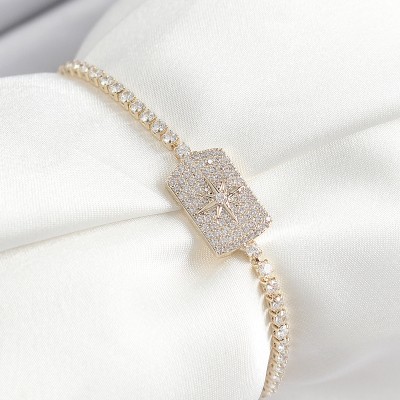 Pirinç Zirkon Taşlı Kutup Yıldızı Model Gold Renk Asansörlü Kadın Bileklik