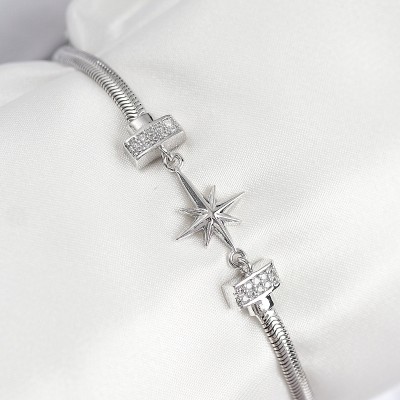 Pirinç Zirkon Taşlı Kutup Yıldızı Model Gümüş Renk Kadın Bileklik