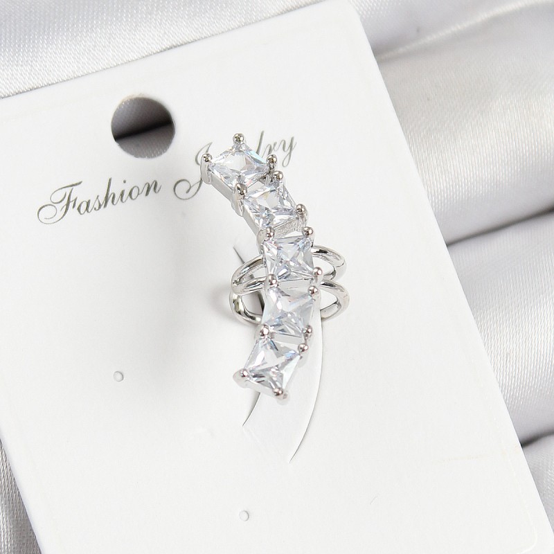 Pirinç Zirkon Taşlı Model Gümüş Renk Sağ Kıkırdak Küpe