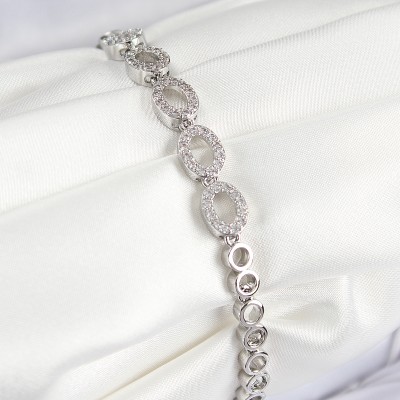 Pirinç Zirkon Taşlı Oval Model Gümüş Renk Kadın Bileklik