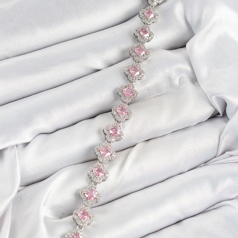 Pirinç Zirkon Taşlı Pembe Yonca Baget Model Gümüş Renk VIP Seri Kadın Bileklik