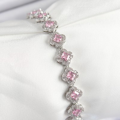 Pirinç Zirkon Taşlı Pembe Yonca Baget Model Gümüş Renk VIP Seri Kadın Bileklik