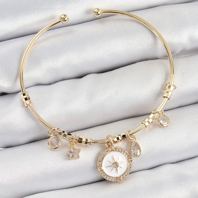 Pirinç Zirkon Taşlı Pusula Model Gold Renk Charm Bileklik