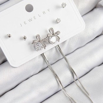 Pirinç Zirkon Taşlı Sallantılı Fiyonk Model Gümüş Renk 925 Ayar Gümüş Çivi Kadın Küpe Set