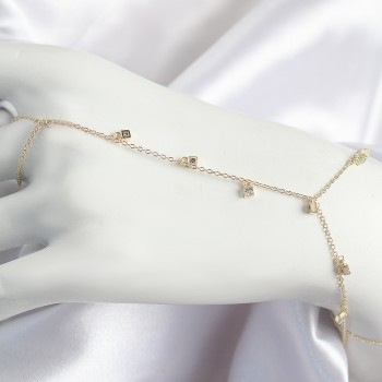 Pirinç Zirkon Taşlı Sallantılı Model Gold Renk Kadın Şahmeran