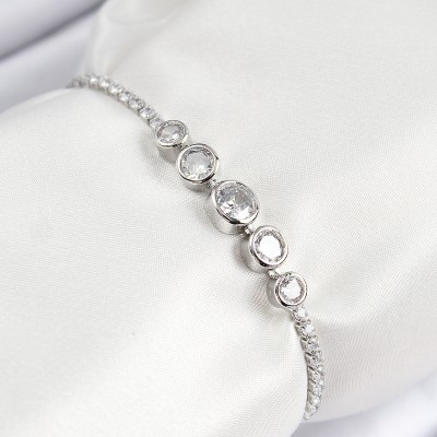 Pirinç Zirkon Taşlı Sıralı Daire Model Gümüş Renk Asansörlü Kadın Bileklik