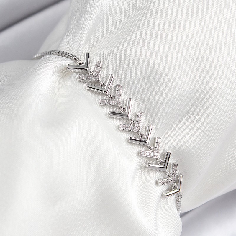 Pirinç Zirkon Taşlı Sıralı Ok Model Gümüş Renk Asansörlü Kadın Bileklik