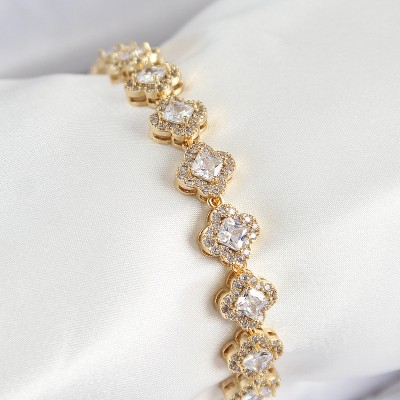 Pirinç Zirkon Taşlı Yonca Baget Model Gold Renk VIP Seri Kadın Bileklik