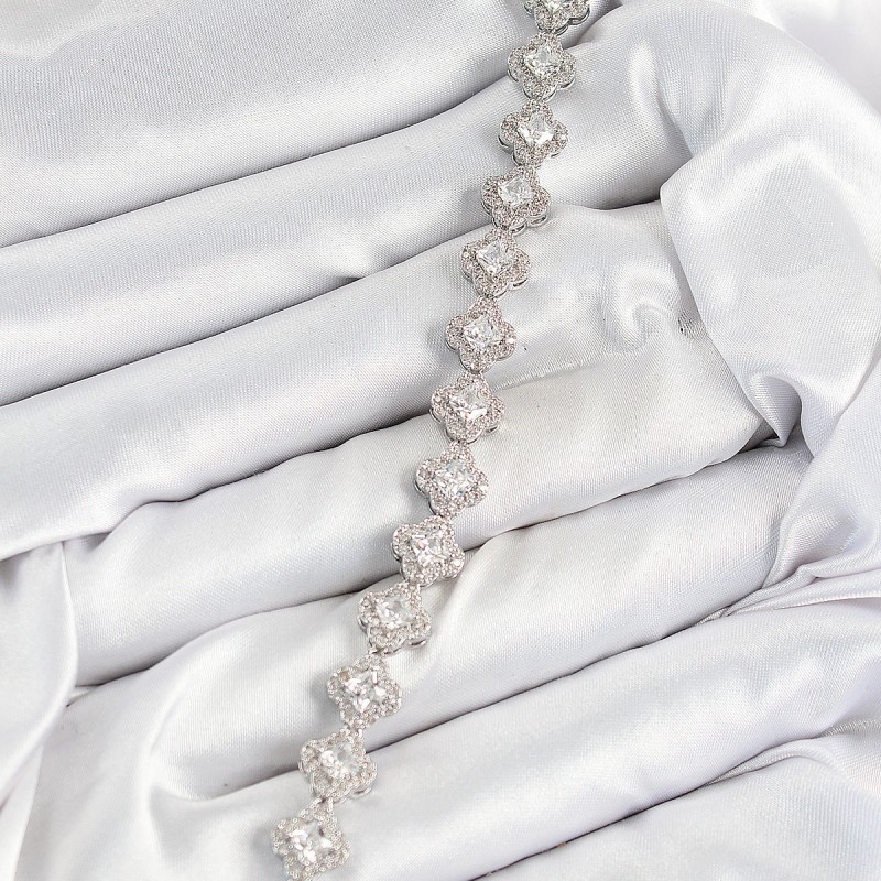 Pirinç Zirkon Taşlı Yonca Baget Model Gümüş Renk VIP Seri Kadın Bileklik