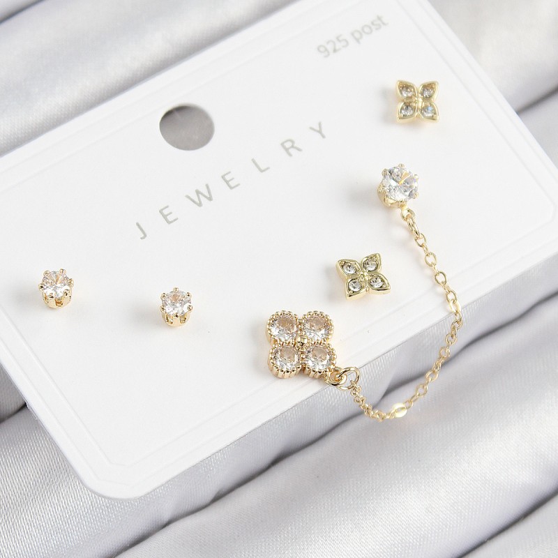 Pirinç Zirkon Taşlı Yonca Model Gold Renk 925 Ayar Gümüş Çivi Kadın Küpe Set