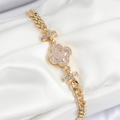 Pirinç Zirkon Taşlı Yonca Model Gold Renk Kadın Bileklik