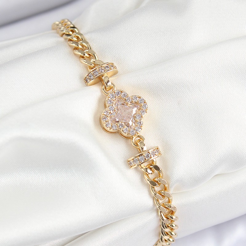 Pirinç Zirkon Taşlı Yonca Model Gold Renk Kadın Bileklik