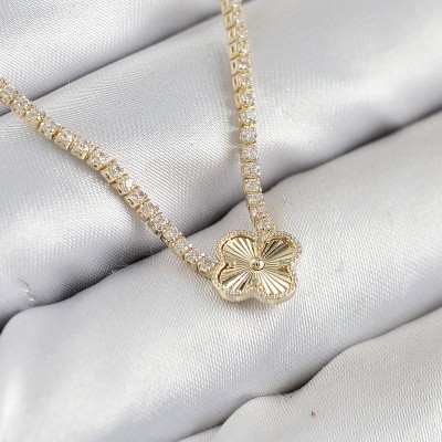 Pirinç Zirkon Taşlı Yonca Model Gold Renk Kadın Kolye