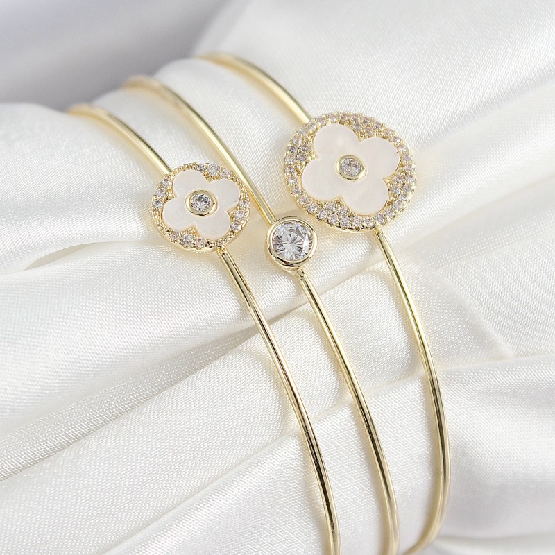 Pirinç Zirkon Taşlı Yonca Model Gold Renk Vip 3'lü Kadın Bileklik