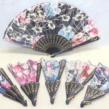 Plastik Çiçek Desenli Yelpaze 