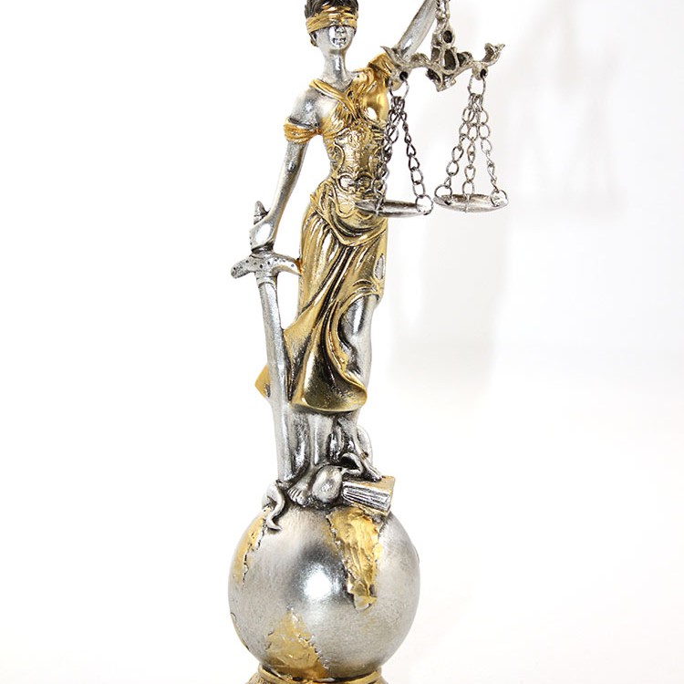 Polyester Adalet Figürü  