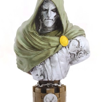 Polyester Dr. Doom Figürü 