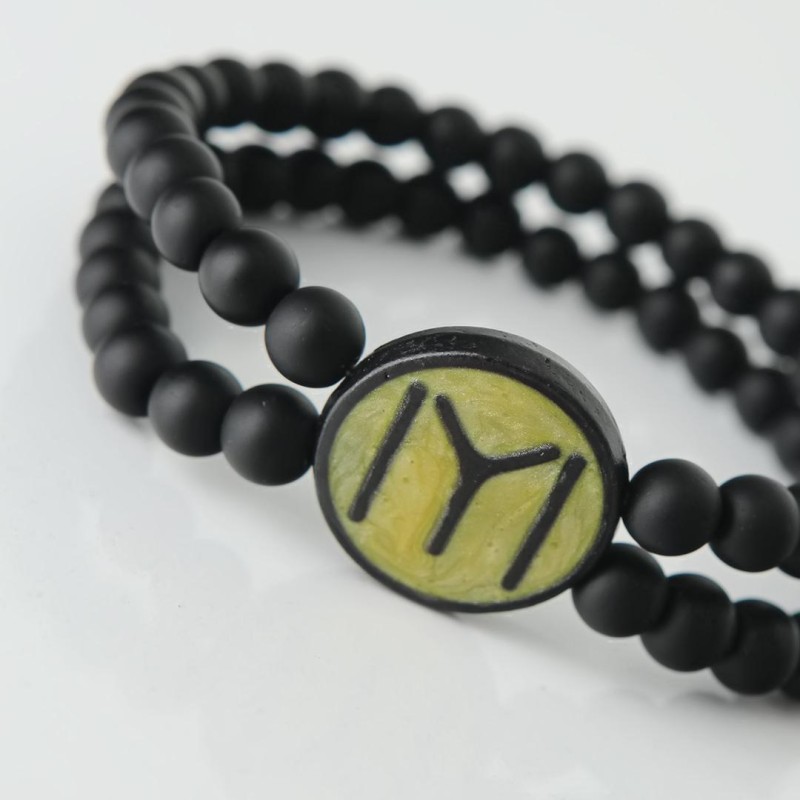 Sarı Renkli Metal Üzerine Siyah Kayı Boyu Figürlü Siyah Renk Çift Sıra Doğal Taş Erkek Bileklik
