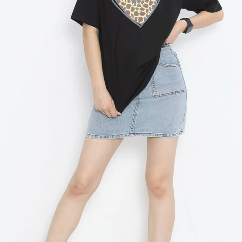 Sevgililer Günü İçin Özel Tasarım Leopar Kalp Baskılı T-shirt - Siyah -