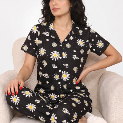 Siyah Papatya ve Kelebek Desenli Kısa Kollu Gömlek Yaka Milan Kumaş Kadın Pijama Takımı