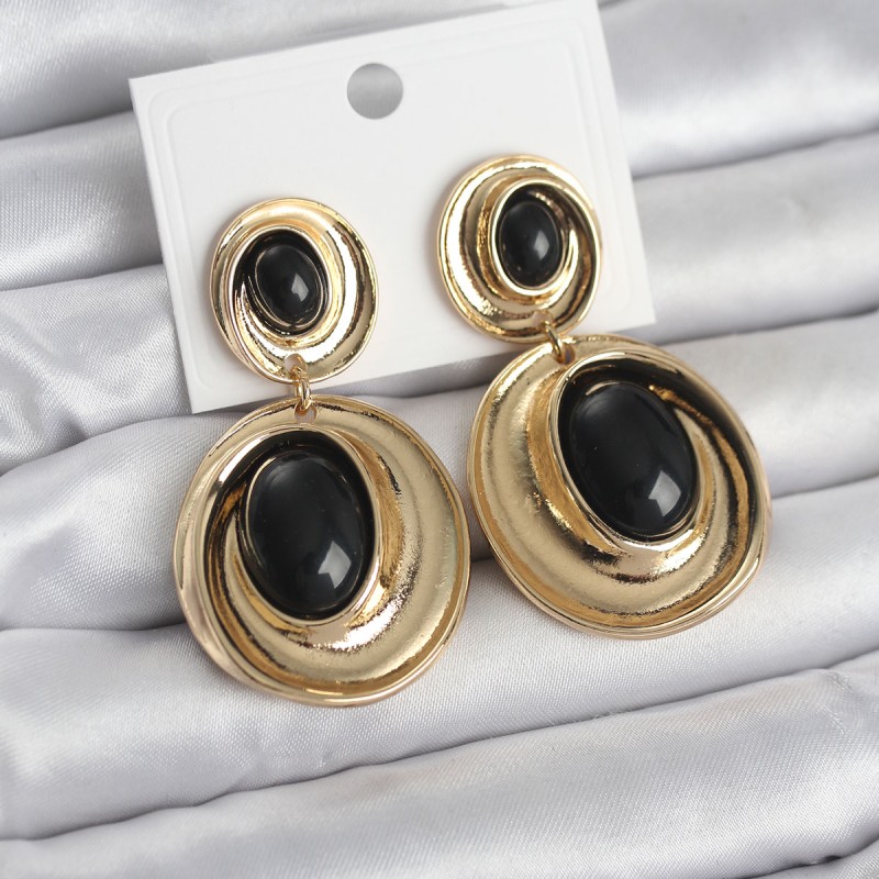 Siyah Sallantılı Damla Model Gold Renk Vintage Kadın Küpe