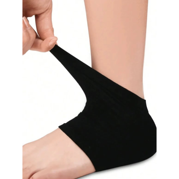 Siyah Silikon Topuk Nemlendirici Çorap 
