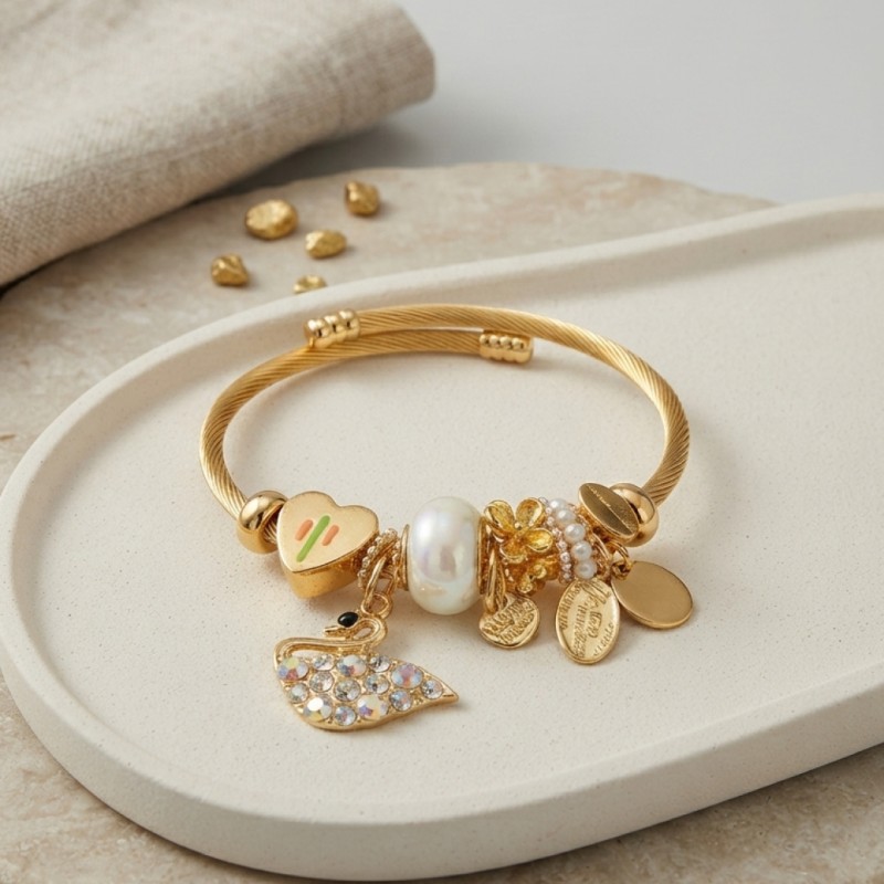 Swan Model Charmlı Bileklik