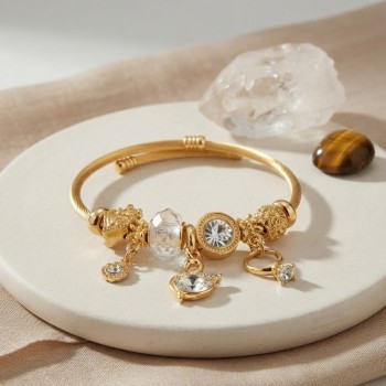Swan Model Gold Renk Beyaz Charmlı Bileklik