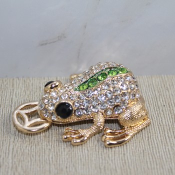 Swarovski Taşlı Minik Figür - Kurbağa 