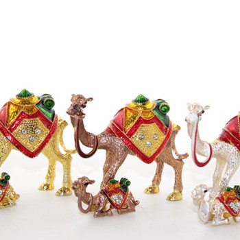 Swarovski Yavrulu Deve Model 3