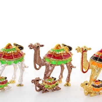 Swarovski Yavrulu Deve Model 4