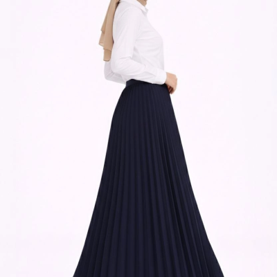 Tesettür Beyaz Gömlekli Pliseli Etek İkili Takım Gündelik ve Ofis Şıklığı - Lacivert