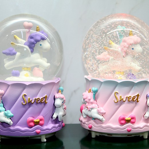 Unicorn İçi Dönmeli Püskürtmeli Işıklı Müzikli Kar Küresi Büyük Boy 