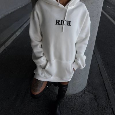 Uzun Kol Kapüşonlu Göğüs Baskılı SweatShirt - Beyaz -