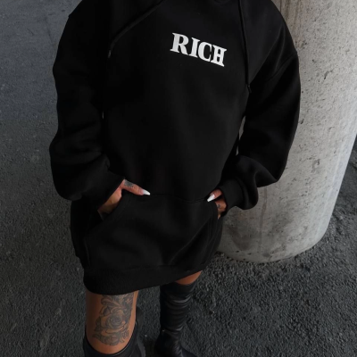 Uzun Kol Kapüşonlu Göğüs Baskılı SweatShirt - Siyah -