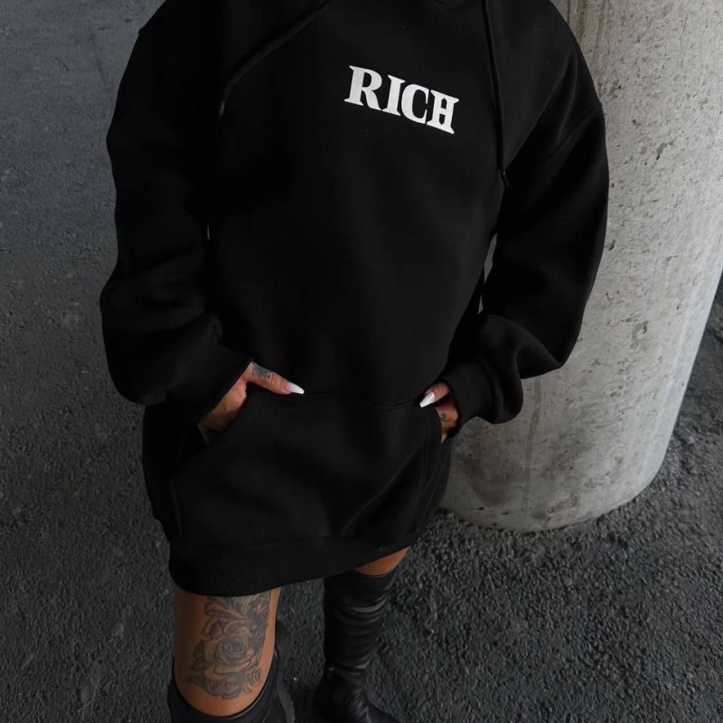 Uzun Kol Kapüşonlu Göğüs Baskılı SweatShirt - Siyah -