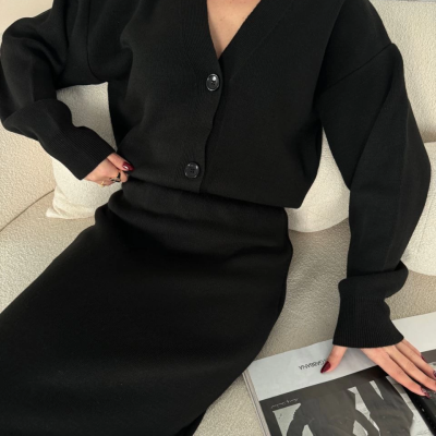 V Yaka 3 Düğmeli Hırka Takım Triko İkili Etekli - Siyah