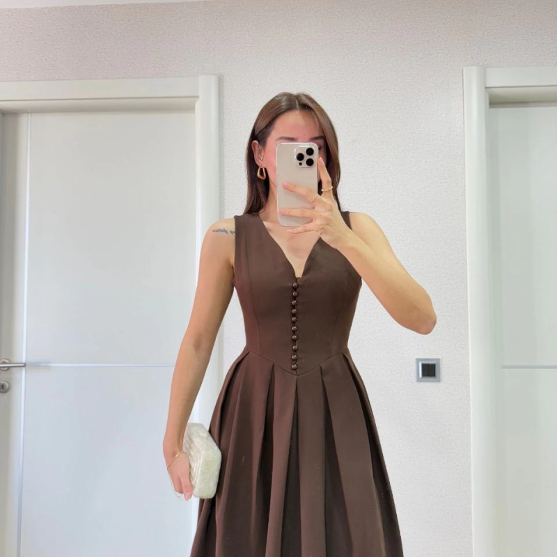 V yaka Krep Arka Ön Pens Detaylı Uzun Kolsuz Elbise- Kahverengi -