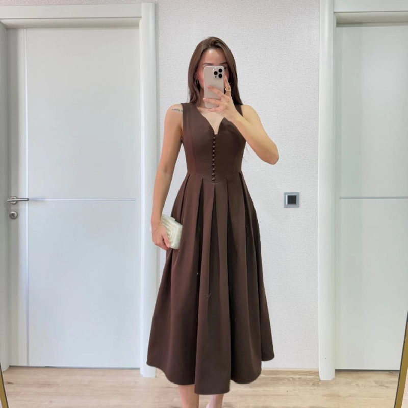 V yaka Krep Arka Ön Pens Detaylı Uzun Kolsuz Elbise- Kahverengi -