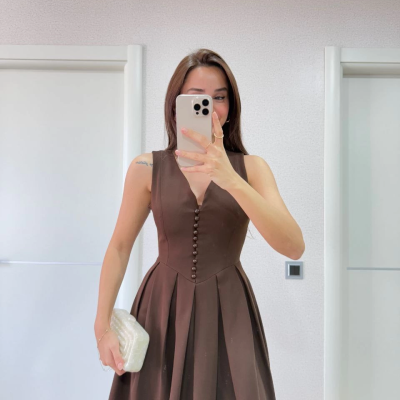 V yaka Krep Arka Ön Pens Detaylı Uzun Kolsuz Elbise- Kahverengi -