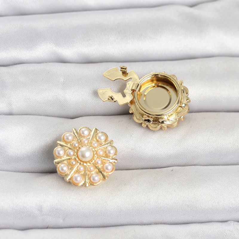 Vintage Model Gold Renk Düğme veya Manşet Broşu